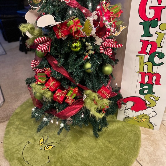 Dr. Seuss Holiday The Grinch Tree Skirt 48 Inches Poshmark